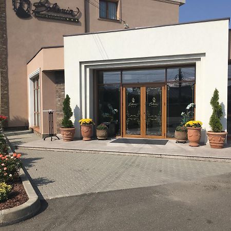 Hotel Bohemia Bacau Exterior photo